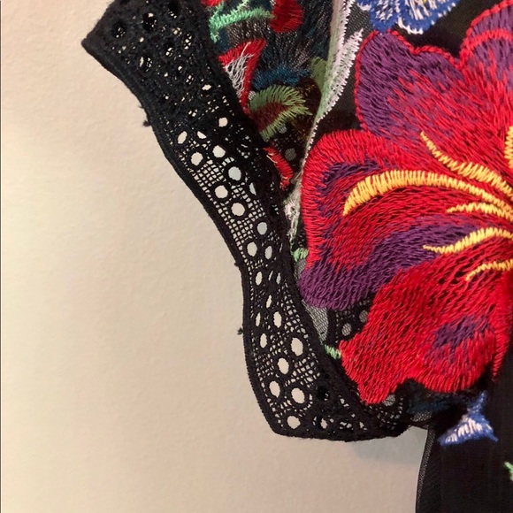 Janine Embroidered Dress - NWOT - size 6 - Picture 6 of 7